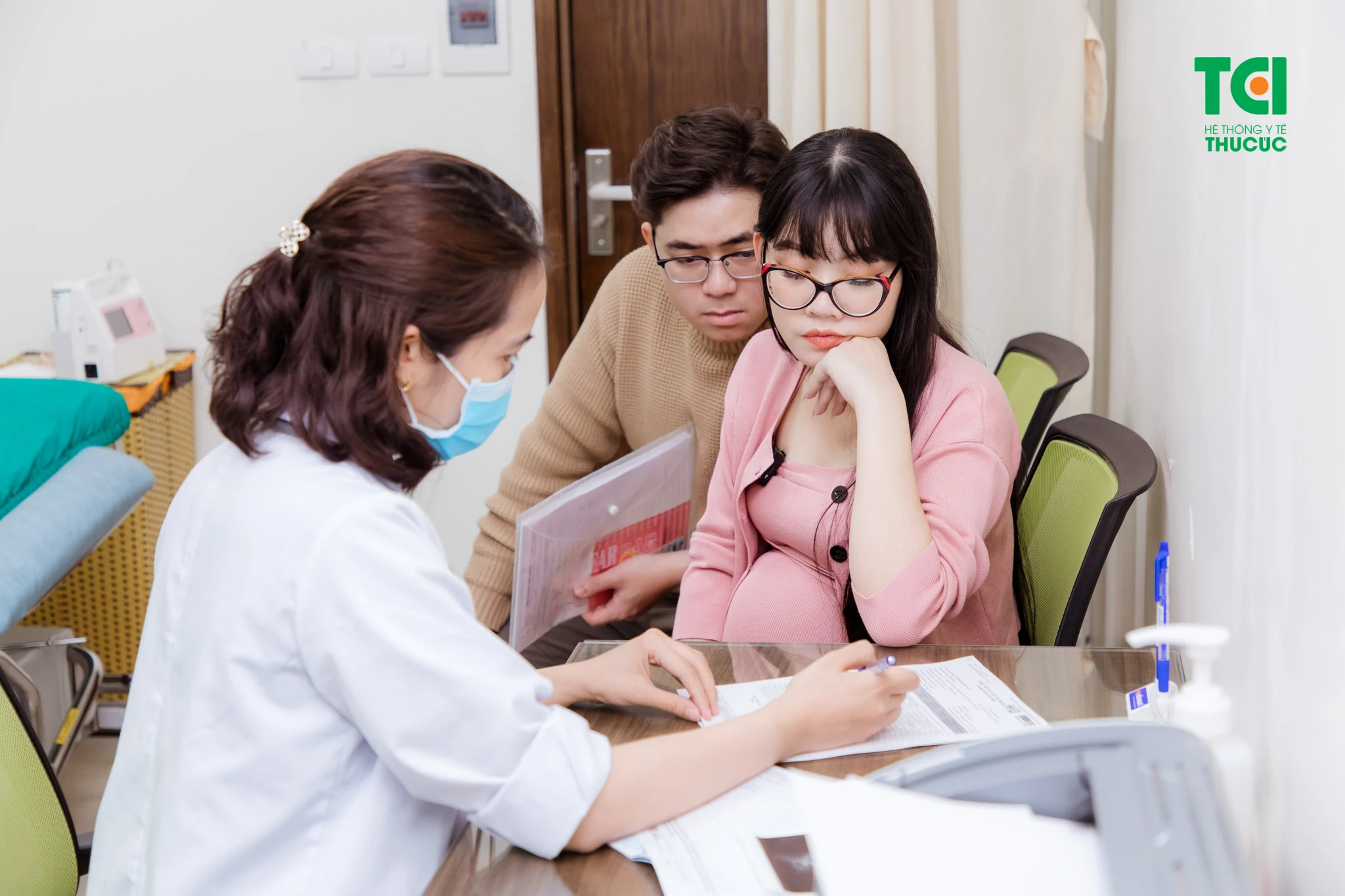 Thăm khám định kỳ với bác sĩ